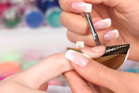 Nail extension by acrylic: advantages and shortcomings